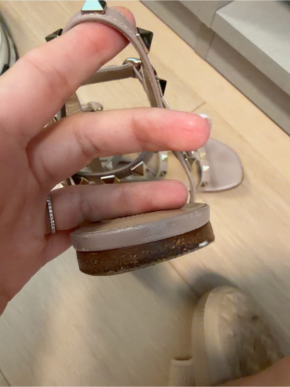 Valentino Garavani Nude Pink Rockstud T-Strap Sandals - Picture 4 of 6
